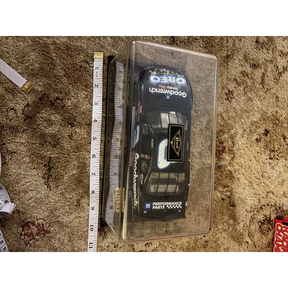 Revell 1:24 Dale Earnhardt Chevy Monte Carlo #3 Oreo Diecast w/ Case Stand
